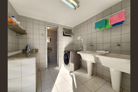 Casa à venda com 193m², 3 quartos e 4 vagas Casa à venda com 193m², 3 quartos e 4 vagasÁrea de Serviço