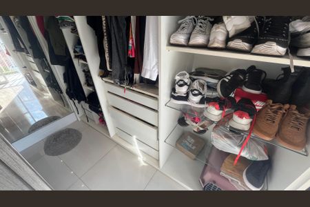 Apartamento à venda com 57m², 1 quarto e 1 vaga Apartamento à venda com 57m², 1 quarto e 1 vagaCloset da Suíte