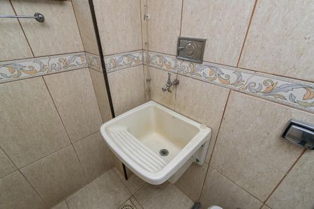 Apartamento à venda com 48m², 2 quartos e sem vaga Apartamento à venda com 48m², 2 quartos e sem vagaBanheiro