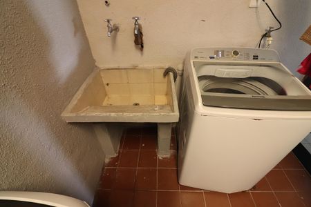 Casa à venda com 300m², 3 quartos e 4 vagasÁrea de Serviço casa 2