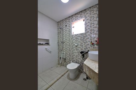 Casa à venda com 300m², 3 quartos e 4 vagasQuarto 2 - Suíte Banheiro