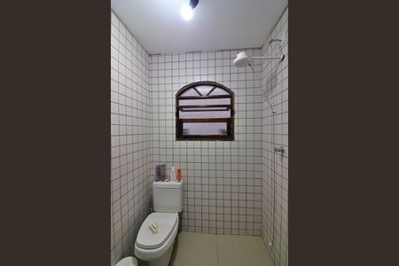 Casa à venda com 300m², 3 quartos e 4 vagasBanheiro casa 2