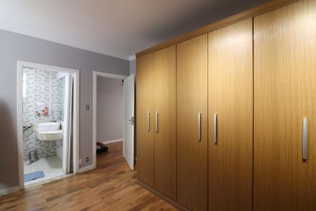 Casa à venda com 300m², 3 quartos e 4 vagasQuarto 2 - Suíte