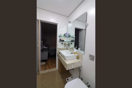 Casa à venda com 300m², 3 quartos e 4 vagasQuarto 3 - Suíte Banheiro