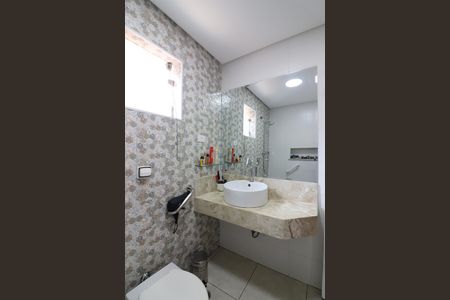 Casa à venda com 300m², 3 quartos e 4 vagasQuarto 2 - Suíte Banheiro