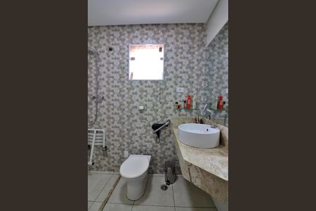 Casa à venda com 300m², 3 quartos e 4 vagasQuarto 2 - Suíte Banheiro