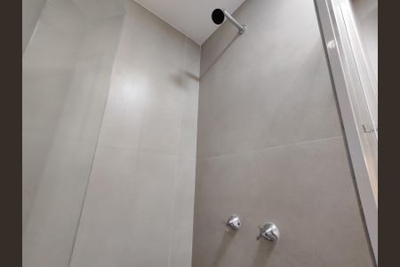 Apartamento à venda com 81m², 2 quartos e 1 vaga Apartamento à venda com 81m², 2 quartos e 1 vagaBanheiro Social