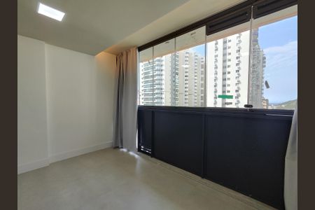 Apartamento à venda com 81m², 2 quartos e 1 vaga Apartamento à venda com 81m², 2 quartos e 1 vagaVaranda