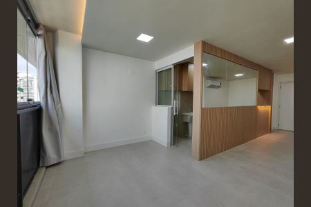 Apartamento à venda com 81m², 2 quartos e 1 vaga Apartamento à venda com 81m², 2 quartos e 1 vagaVaranda