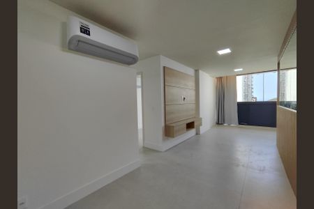 Apartamento à venda com 81m², 2 quartos e 1 vaga Apartamento à venda com 81m², 2 quartos e 1 vagaSala