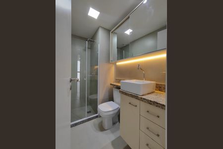 Apartamento à venda com 81m², 2 quartos e 1 vaga Apartamento à venda com 81m², 2 quartos e 1 vagaBanheiro Social