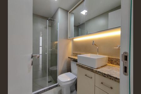 Apartamento à venda com 81m², 2 quartos e 1 vaga Apartamento à venda com 81m², 2 quartos e 1 vagaBanheiro Social