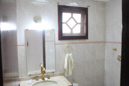 Casa para alugar com 214m², 3 quartos e 5 vagasBanheiro