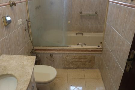 Casa para alugar com 214m², 3 quartos e 5 vagasBanheiro da Suíte 1