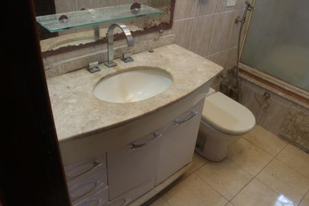 Casa para alugar com 214m², 3 quartos e 5 vagasBanheiro da Suíte 1