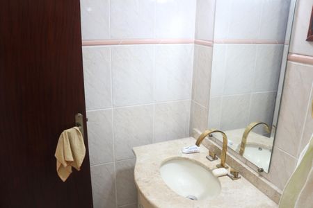 Casa para alugar com 214m², 3 quartos e 5 vagasBanheiro