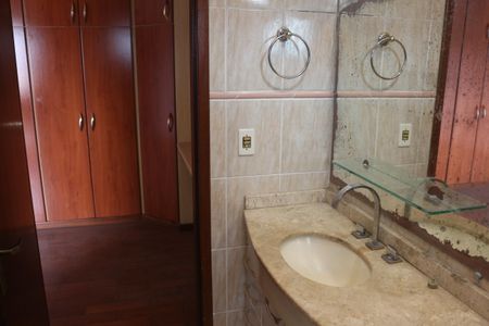 Casa para alugar com 214m², 3 quartos e 5 vagasBanheiro da Suíte 1