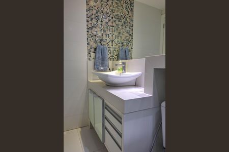 Apartamento à venda com 84m², 2 quartos e 1 vaga Apartamento à venda com 84m², 2 quartos e 1 vagaBanheiro da Suíte 1