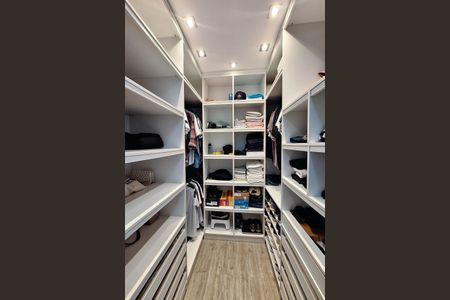 Apartamento à venda com 84m², 2 quartos e 1 vaga Apartamento à venda com 84m², 2 quartos e 1 vagaCloset da suíte 1