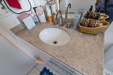 Apartamento à venda com 94m², 2 quartos e 2 vagasBanheiro da suíte