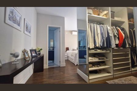 Casa de condomínio à venda com 267m², 3 quartos e 3 vagas