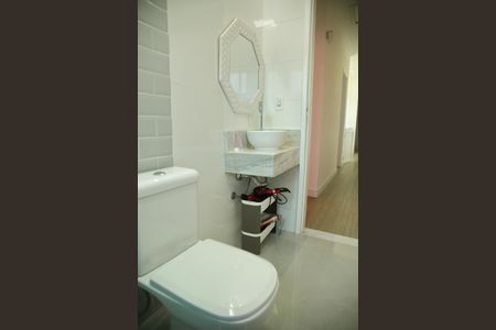 Casa à venda com 140m², 3 quartos e 2 vagasBanheiro Social