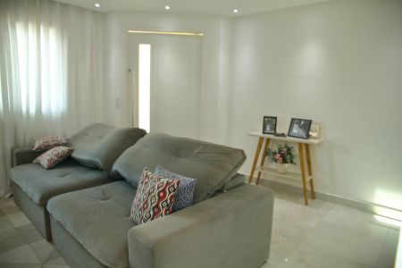 Casa à venda com 140m², 3 quartos e 2 vagasSala