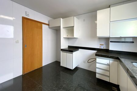 Apartamento à venda com 150m², 4 quartos e 4 vagas Apartamento à venda com 150m², 4 quartos e 4 vagasCozinha