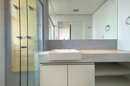 Apartamento à venda com 150m², 4 quartos e 4 vagas Apartamento à venda com 150m², 4 quartos e 4 vagasBanheiro da Suíte 2