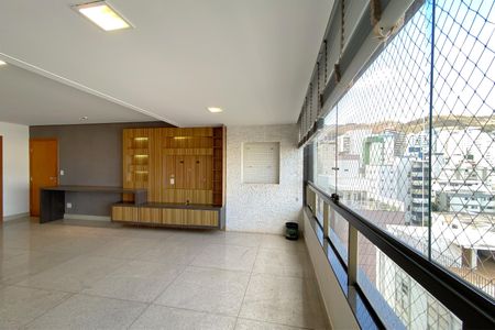 Apartamento à venda com 150m², 4 quartos e 4 vagas Apartamento à venda com 150m², 4 quartos e 4 vagasVaranda