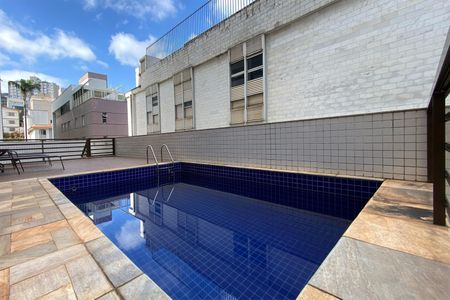 Apartamento à venda com 150m², 4 quartos e 4 vagas Apartamento à venda com 150m², 4 quartos e 4 vagasÁrea comum - Piscina