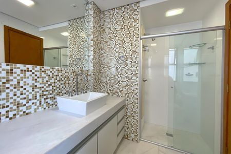 Apartamento à venda com 150m², 4 quartos e 4 vagas Apartamento à venda com 150m², 4 quartos e 4 vagasBanheiro da Suíte 1