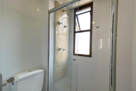 Apartamento à venda com 150m², 4 quartos e 4 vagas Apartamento à venda com 150m², 4 quartos e 4 vagasBanheiro das Semi suítes 1 e 2