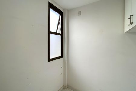 Apartamento à venda com 150m², 4 quartos e 4 vagas Apartamento à venda com 150m², 4 quartos e 4 vagasQuarto de Serviço