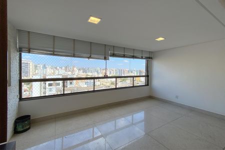 Apartamento à venda com 150m², 4 quartos e 4 vagas Apartamento à venda com 150m², 4 quartos e 4 vagasVaranda