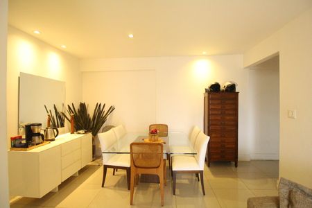 Sala de apartamento à venda com 2 quartos, 75m² em Barra da Tijuca, Rio de Janeiro