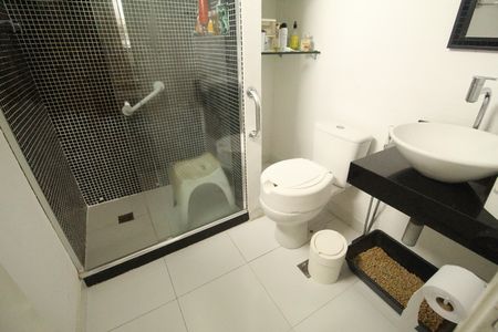 Apartamento à venda com 75m², 2 quartos e 1 vagaBanheiro da suíte