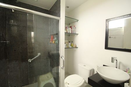 Apartamento à venda com 75m², 2 quartos e 1 vagaBanheiro da suíte