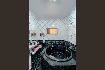 Casa à venda com 210m², 5 quartos e 5 vagasBanheiro da Suíte (Casa 2)