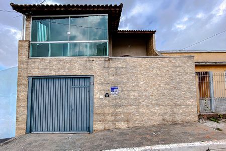 Casa à venda com 210m², 5 quartos e 5 vagasFachada - Plaquinha