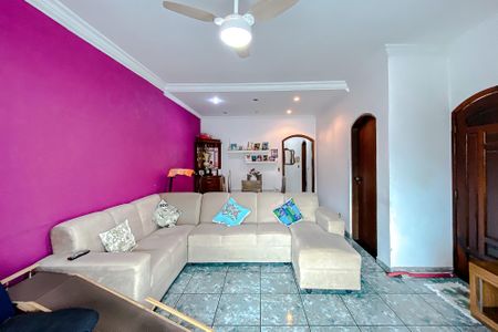 Casa à venda com 210m², 5 quartos e 5 vagasSala