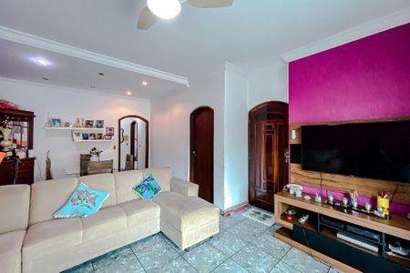 Casa à venda com 210m², 5 quartos e 5 vagasSala