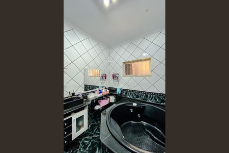 Casa à venda com 210m², 5 quartos e 5 vagasBanheiro da Suíte (Casa 2)