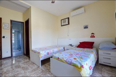 Casa à venda com 4 quartos, 206m² em Piratininga, Niterói