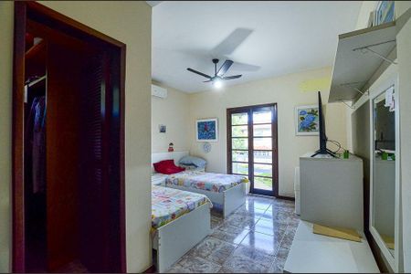 Casa à venda com 4 quartos, 206m² em Piratininga, Niterói