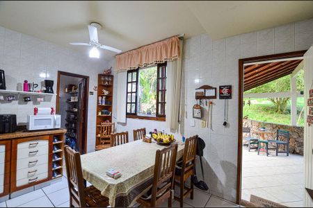 Casa à venda com 4 quartos, 206m² em Piratininga, Niterói