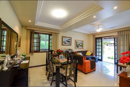 Casa à venda com 4 quartos, 206m² em Piratininga, Niterói