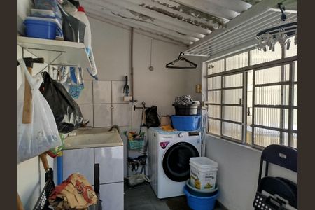 Casa à venda com 180m², 2 quartos e 1 vagaÁrea de serviço