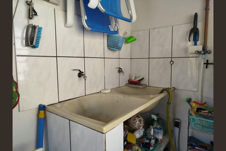 Casa à venda com 180m², 2 quartos e 1 vagaÁrea de serviço