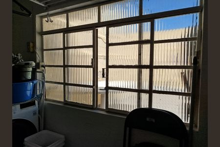 Casa à venda com 180m², 2 quartos e 1 vagaÁrea de serviço